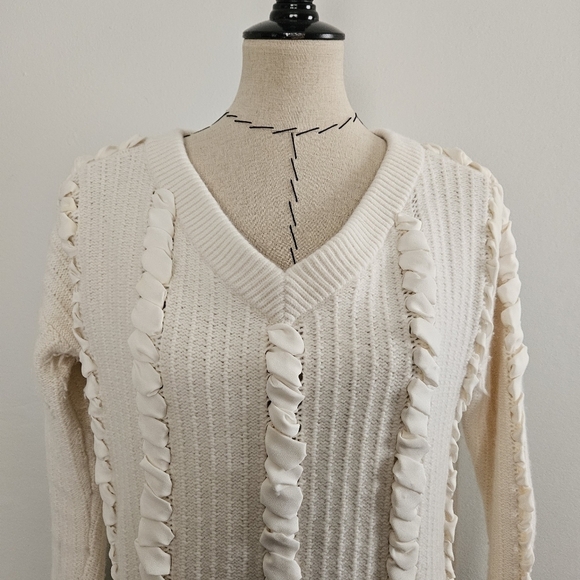 Club Monaco Ivory Woven VNeck Sweater - Picture 8 of 9